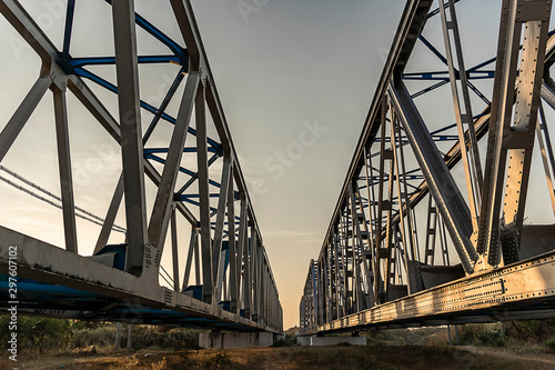 the railway bridge © Kenji