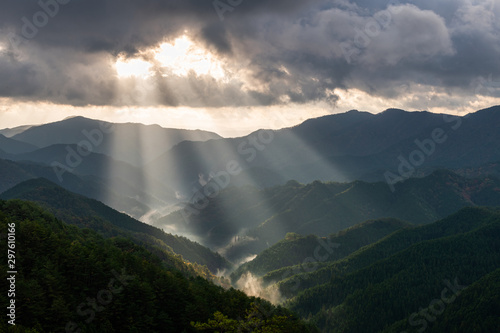 奈良 野迫川村の雲海と光芒 秋の景色