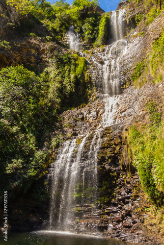 Farofa Waterfall with Lake  Rocky Wall and Vegetation  Serra do Cipo National Park  Minas Gerais  Brazil