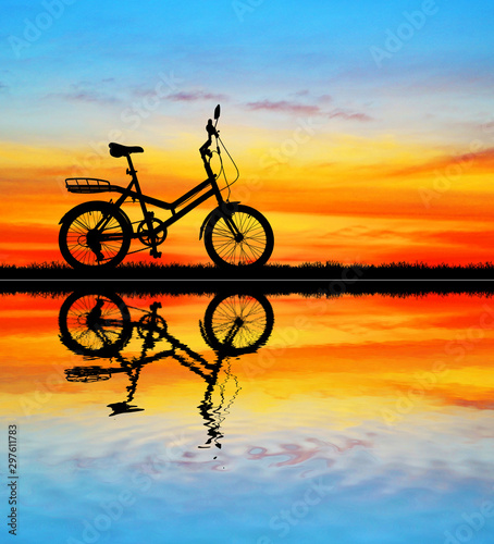 Fototapeta Naklejka Na Ścianę i Meble -  silhouette vintage bike on sunrise