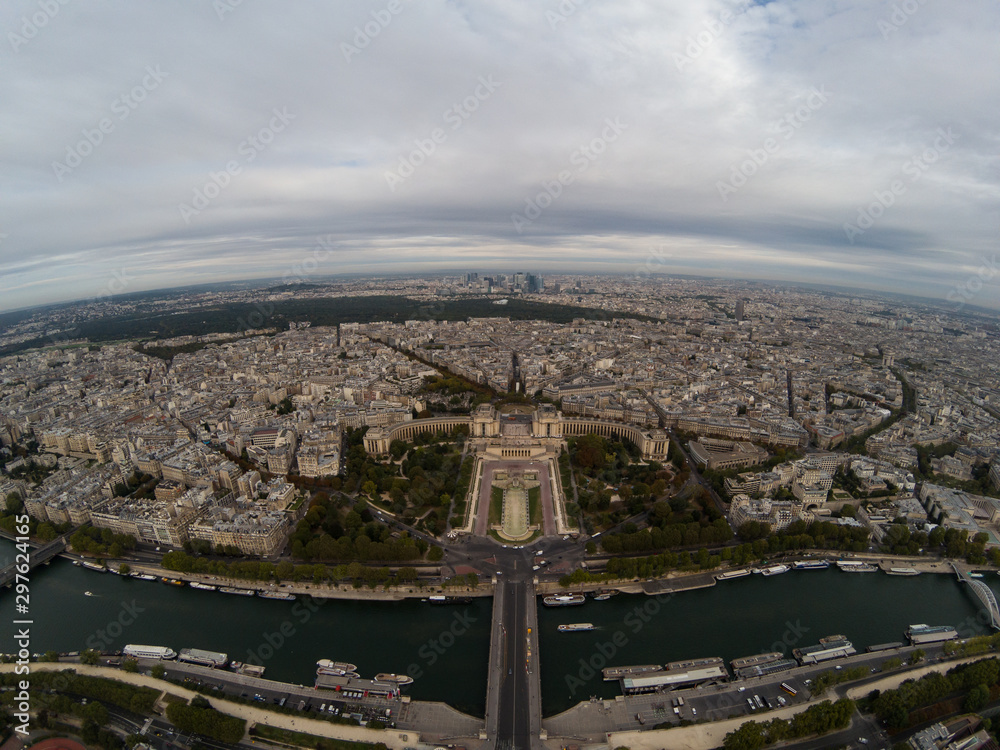 Fototapeta premium Seine and Paris