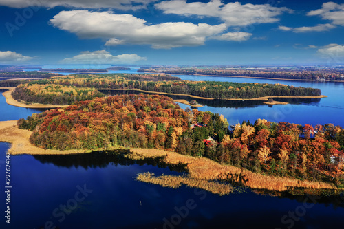 Fototapeta Naklejka Na Ścianę i Meble -  jesień na Mazurach w północno-wschodniej Polsce