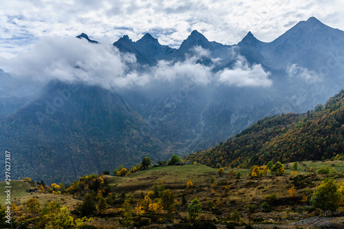 Val di Viù, sentiero verso rif. Tazzetti