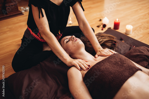Relax tantric massage for women using the aroma of oils