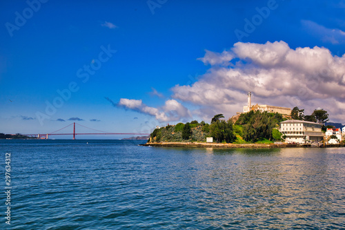Schilderij op canvas Alcatraz Island and Golden Gate Bridge in San Francisco