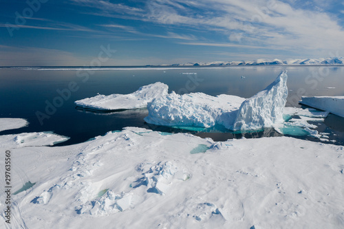 Obraz na płótnie Bylot Island near Pond Inlet, Nunavut, Canada w salonie