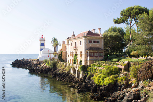 Canvastavla Beautiful view of the beach, lighthouse and villa on the sunny day