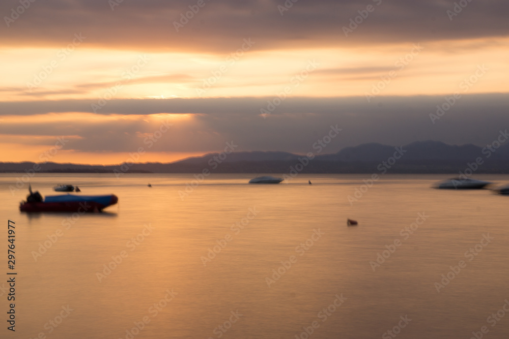 Sonnenuntergang mit Langzeitbelichtung am Gardasee