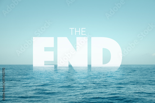 Foto the end text in water with ocean background - climate change concept