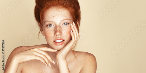 Konstfotografi Freckles young girl close up portrait