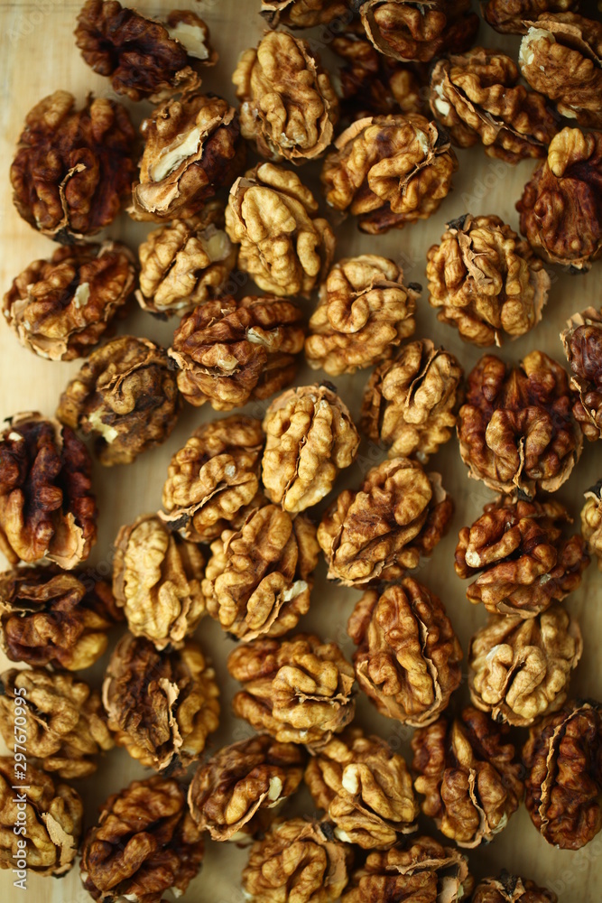 Obraz premium peeled whole kernels of walnuts harvest