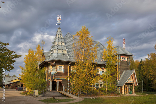 Oblast Leningrad  Russia - September 26  2019  Facade of a beautiful wooden house decorated with traditional motifs in the village of Verkhniye Mandrogi