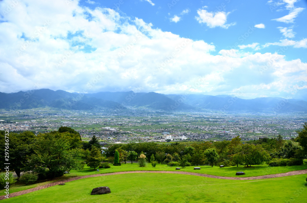 Fototapeta premium 笛吹川フルーツ公園 山梨県山梨市江曽原の風景