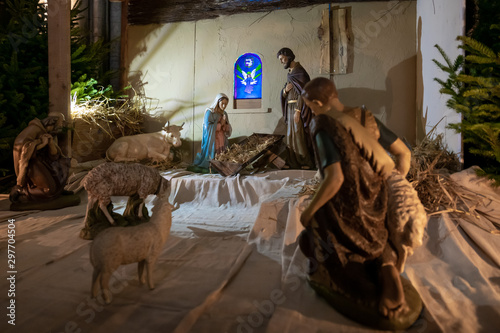 Christmas nativity scene without baby Jesus Creche