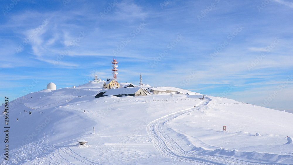 Fototapeta premium ski chair lift in the alps
