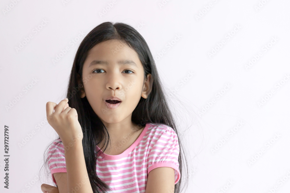 The child is ejecting her finger like something is thinking. The child is ejecting her finger like something is thinking.
