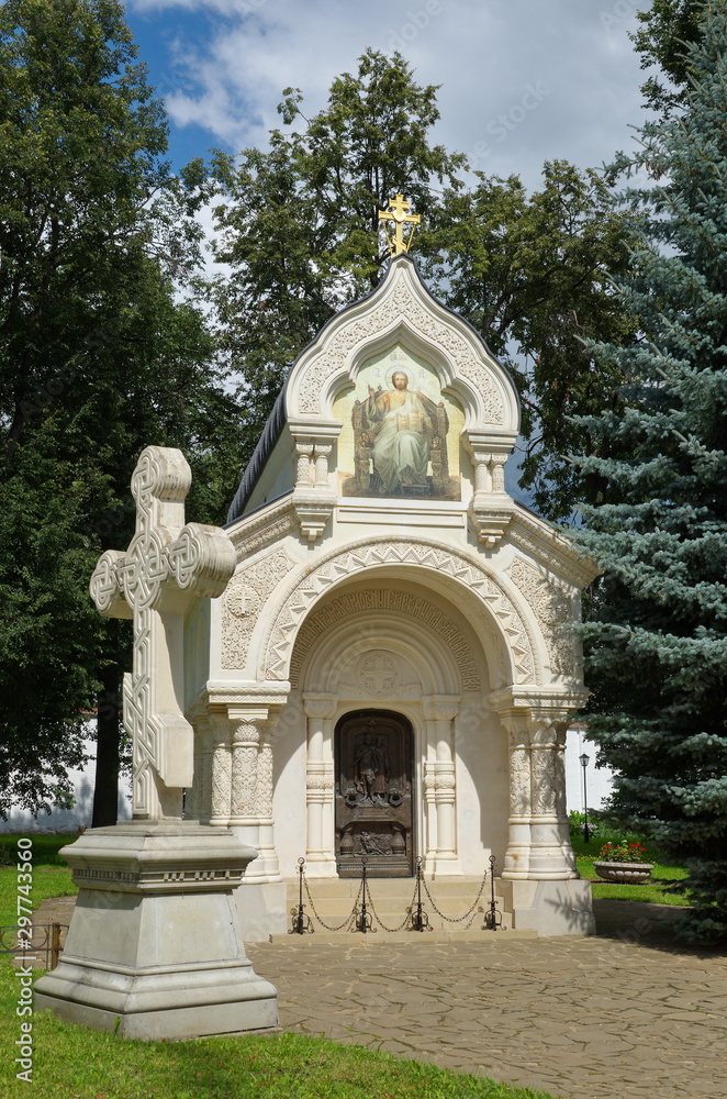 Obraz premium Spaso-Evfimiev monastery in Suzdal. Chapel-tomb of D. M. Pozharsky. Memorial cross on the site of the tomb of princes Pozharsky and Khovansky. The Golden ring of Russia