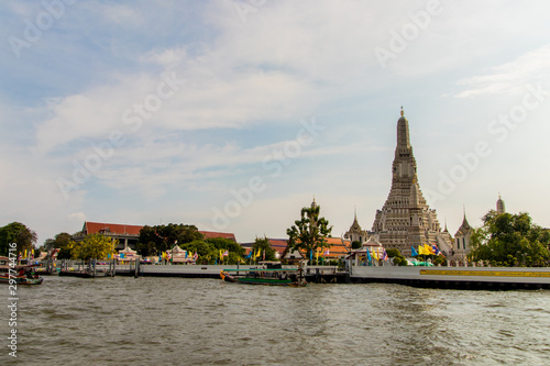 Wat Arun Ratchawararam Temple in Bangkok, Thailand © allenkayaa