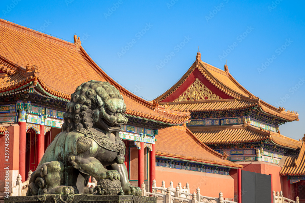 Fototapeta premium Chinese guardian lion or shishi statue from Ming dynasty era, at the entrance to the palace in the Forbidden City, Beijing, China