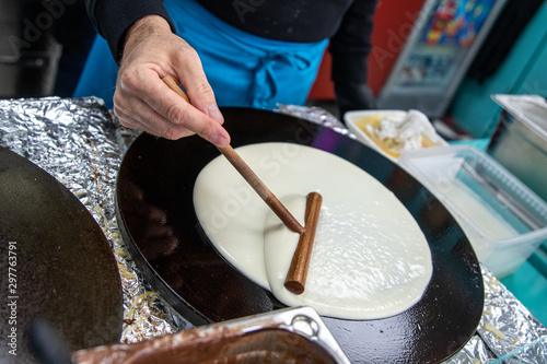 Crepe Zubereitung auf heißer Platte