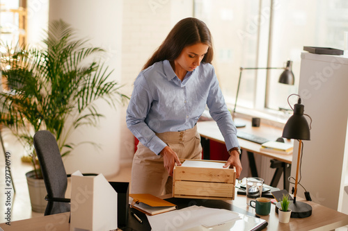 Quadro em tela Young businesswoman in office organizing documents