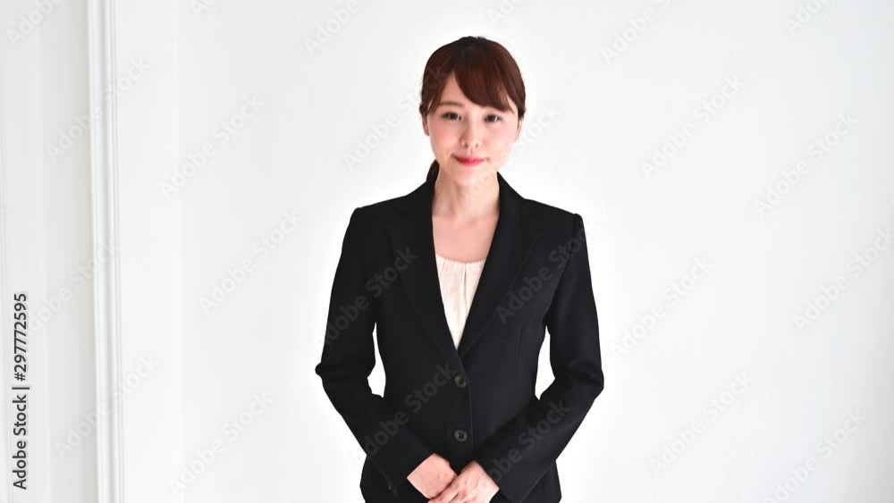 お辞儀をする女性 お辞儀をする女性