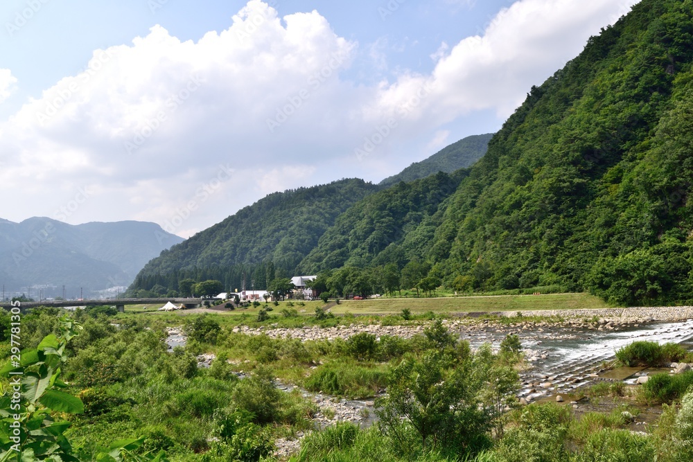 Fototapeta premium 新潟県魚野川 立柄橋方面