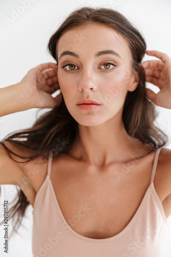 Foto Portrait of a beautiful sensual young brunette woman