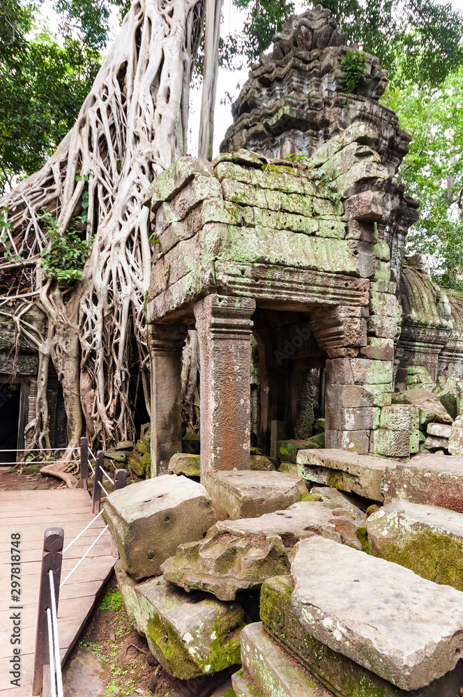 Fototapeta premium Ancient buddhist khmer temple in Angkor Wat, Cambodia. Banteay Kdei Prasat