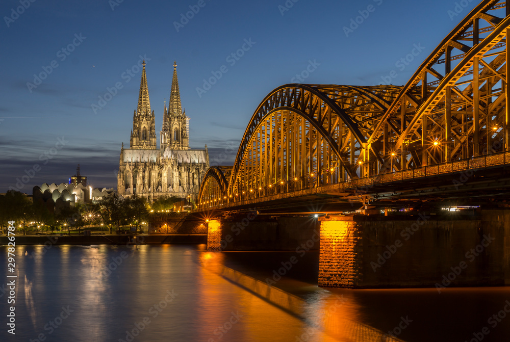 Fototapeta premium Kölner Dom am Abend