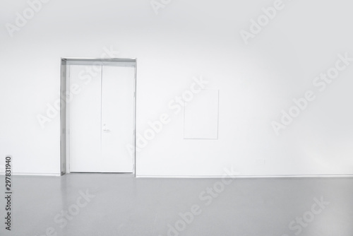 Fototapeta Naklejka Na Ścianę i Meble -  White walls and grey cement floors in the interior space
