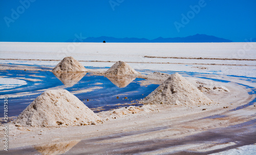 Uyuni desert in Bolivia photo