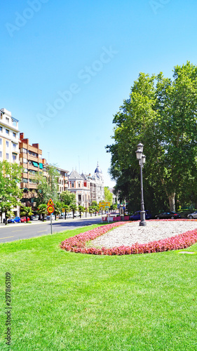 Jardines en la calle de Ferraz en Madrid, España, Europa photo