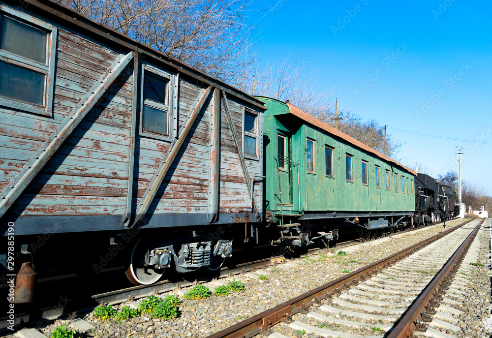 Obraz premium Old wagons in a steam locomotive park