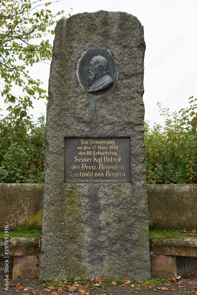 Fototapeta premium Das Luitpold-Denkmal bei Edenkoben