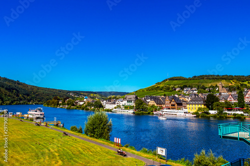 Valokuva View of the Middle Moselle River with cruise ships and Traben - part of the beau