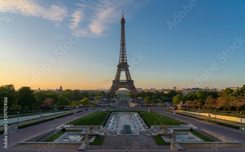 View of Eiffel tower in Paris at dawn © Buabong