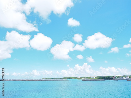 Fototapeta Naklejka Na Ścianę i Meble -  与論島の青くて美しい海