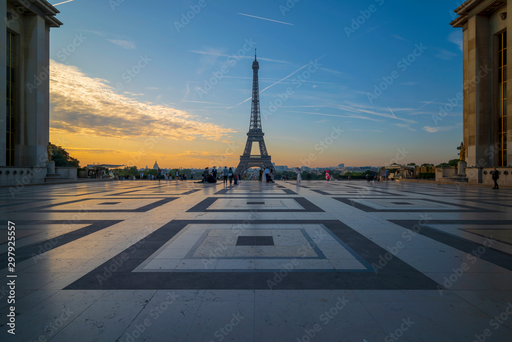 Eiffel tower and Trocadero at dawn
