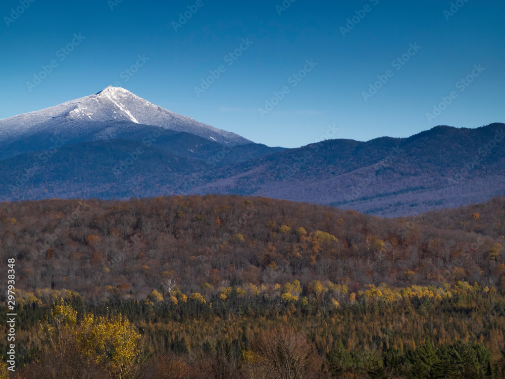 Fototapeta premium Fall colours on a sunny day
