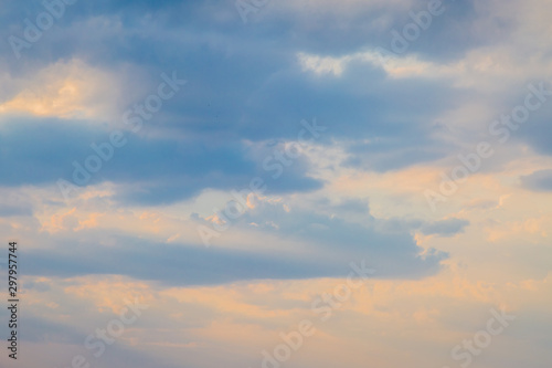 Fototapeta Naklejka Na Ścianę i Meble -  Sky and clouds before sunset