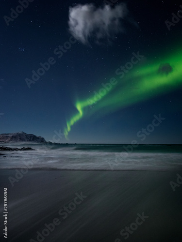 Polarlichter am Strand © NENUMI
