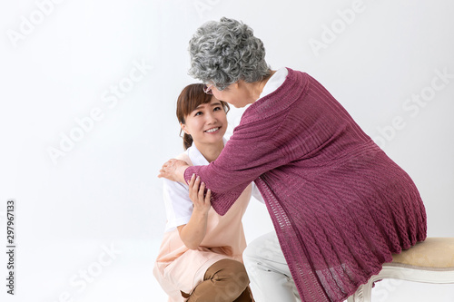 高齢者の女性 © buritora