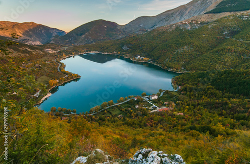 Lake of Scanno: a path suitable for everyone to see the famous "heart shape" in Abruzzo, Italy