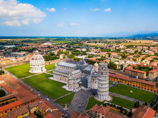 Fotobehang De scheve toren Luchtfoto van historisch Pisa  © Franklyn