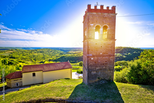 Fotografia Stone tower of Krasica and istrian green landscape view,