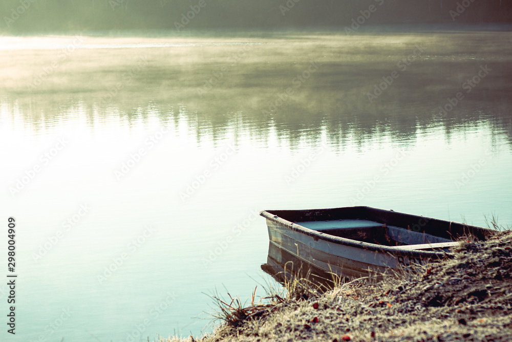 Obraz premium old boat on the lake