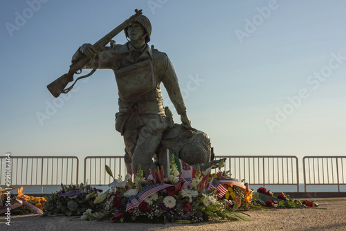 Tableau sur toile EVER FORWARD MONUMENT, Vierville-sur-mer, Omaha Beach France D-Day Memorial