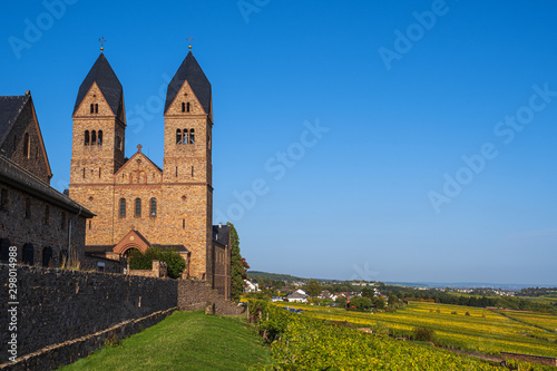 Die Abtei St. Hildegard bei Rüdesheim/Deutschland im Herbst