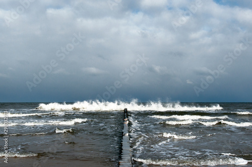duża fala na morzu bałtyckim
